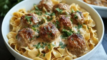 Schwedischer Hackbällchen-Nudelauflauf