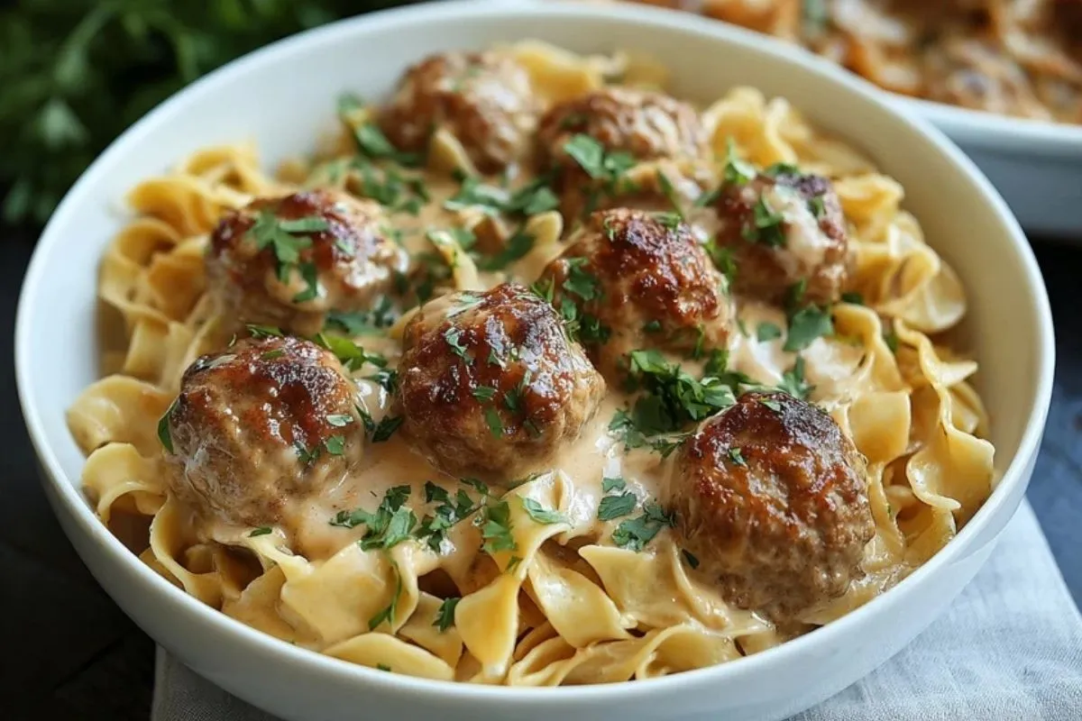 Schwedischer Hackbällchen-Nudelauflauf