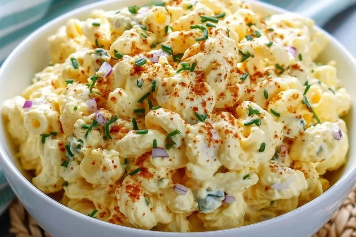 Cremiger Teufels-Ei-Makkaroni-Salat