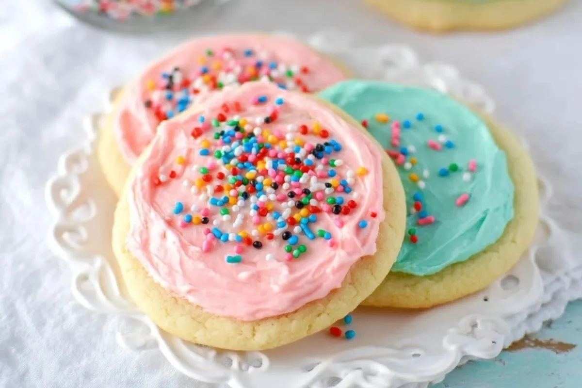 Weiche Zuckerkekse mit Frosting